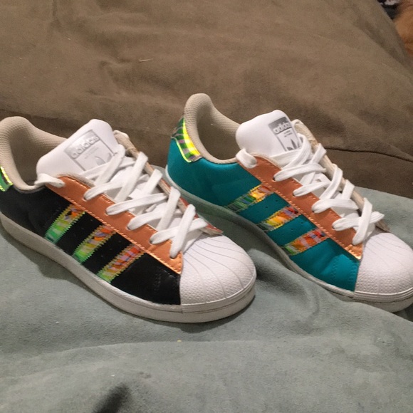 Adidas superstars custom painted - Picture 1 of 5